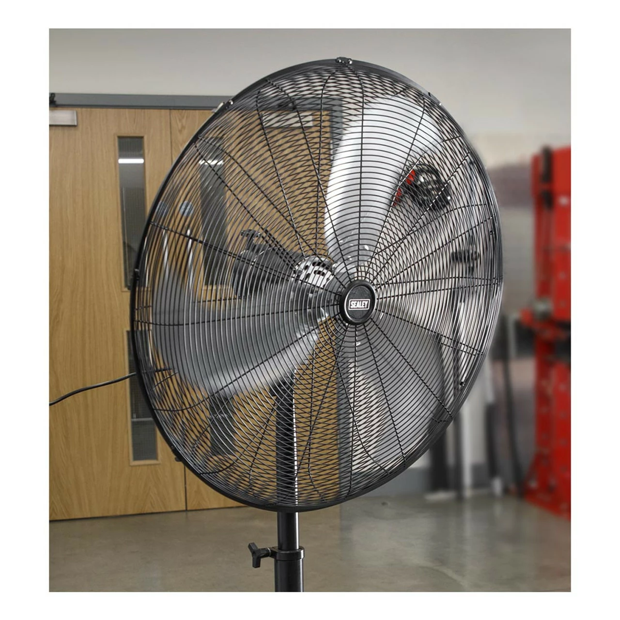 Buy ๐งจ Sealey HVSF30 Industrial High Velocity Oscillating Pedestal Fan 30" 230V ๐ฅ 6 Buy ๐งจ Sealey HVSF30 Industrial High Velocity Oscillating Pedestal Fan 30" 230V ๐ฅ - Image 4